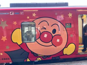 土讃線あかいアンパンマン列車の外観