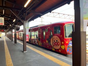 土讃線あかいアンパンマン列車の外観（全体）